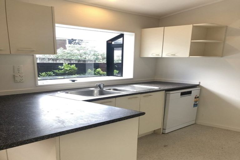 Photo of property in 2/99 Weldene Avenue, Glenfield, Auckland, 0629