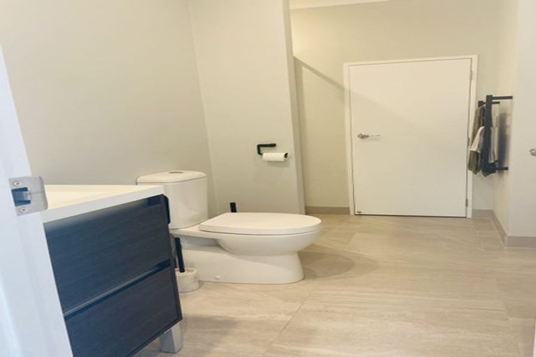 Photo of property in 10 Ian Morrison Road, Hobsonville, Auckland, 0616