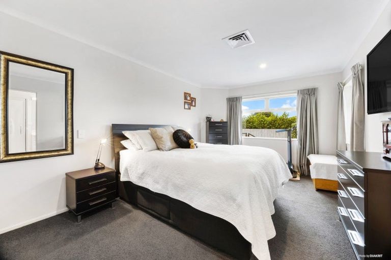 Photo of property in 18a Doment Crescent, Orewa, 0931