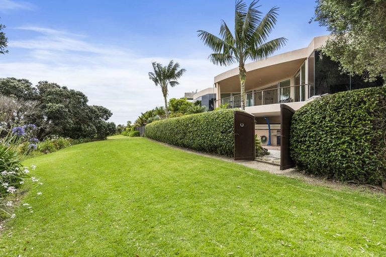 Photo of property in 20 Pacific Parade, Army Bay, Whangaparaoa, 0930