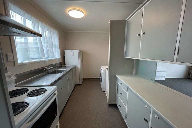 Photo of property in 10/55 Apu Crescent, Lyall Bay, Wellington, 6022