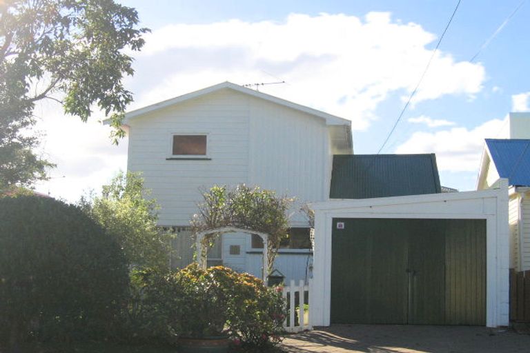 Photo of property in 18 Kauri Street, Eastbourne, Lower Hutt, 5013