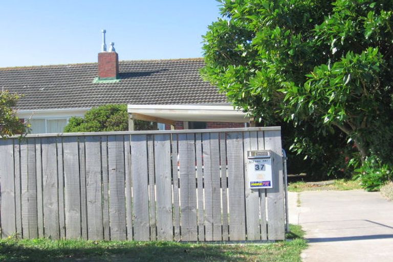 Photo of property in 37 Strathmore Avenue, Strathmore Park, Wellington, 6022