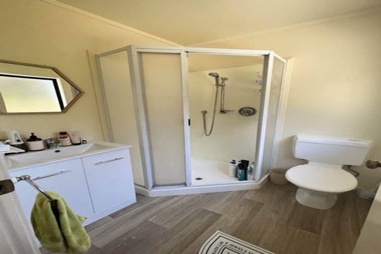 Photo of property in 1/14 Clematis Avenue, Murrays Bay, Auckland, 0630