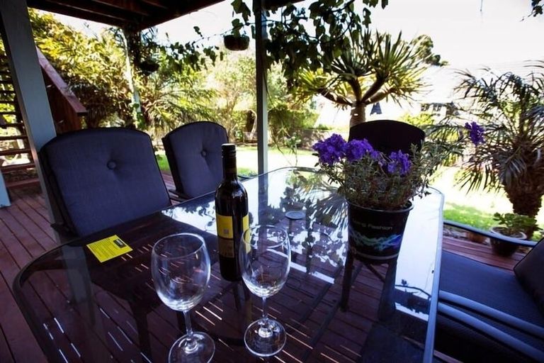 Photo of property in 23a Bournemouth Terrace, Murrays Bay, Auckland, 0630