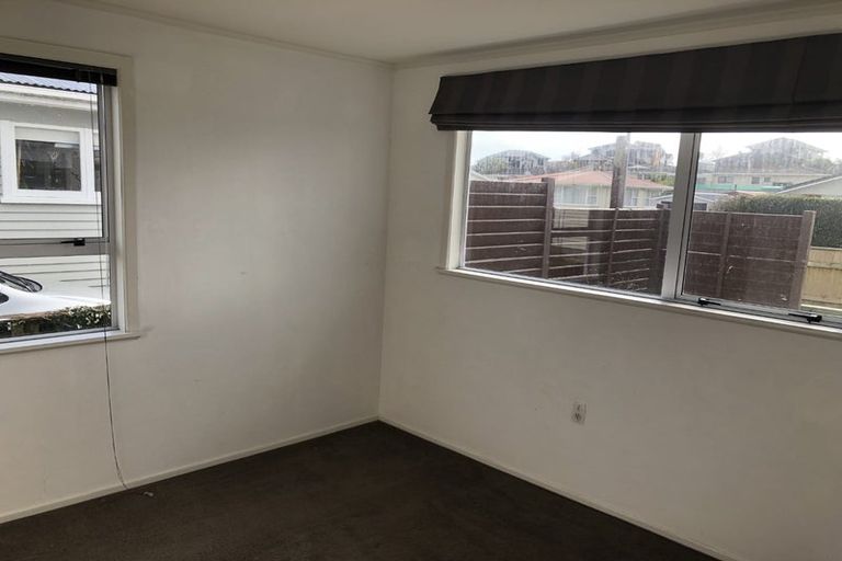 Photo of property in 12 Riversdale Drive, Merrilands, New Plymouth, 4312