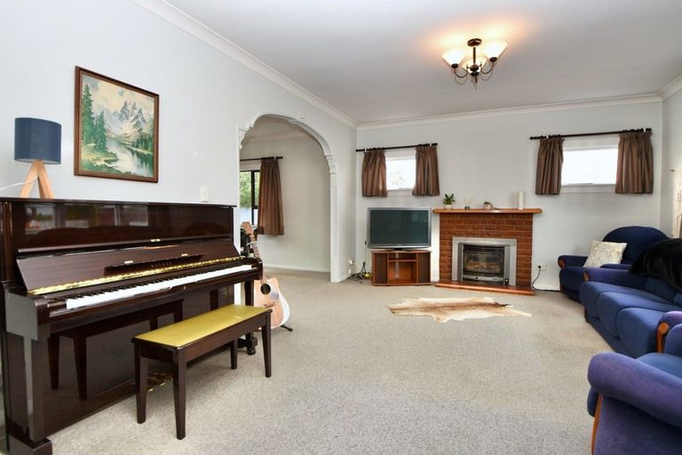 Photo of property in 2 Mckenzie Terrace, Carterton, 5713