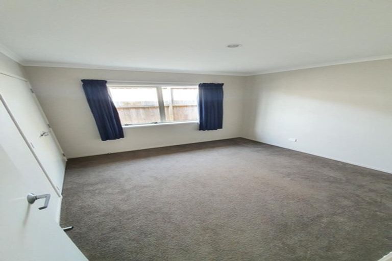 Photo of property in 7 Cooladerry Place, Rosehill, Papakura, 2113