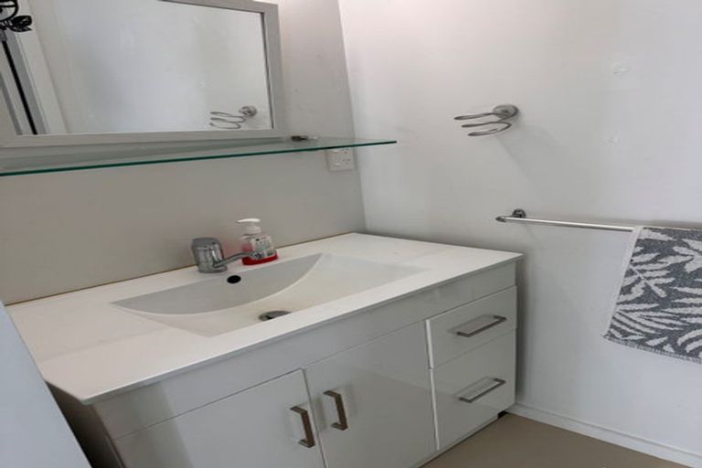 Photo of property in 15 Chamberlain Road, Karori, Wellington, 6012