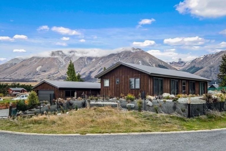 Photo of property in 7 Ohau Drive, Lake Ohau, Twizel, 9412