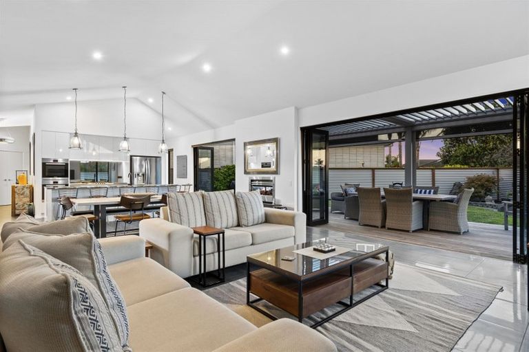 Photo of property in 35 Maria Tini Drive, Papamoa Beach, Papamoa, 3118