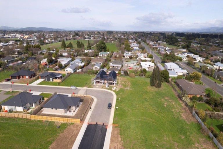 Photo of property in 23 Kakariki Crescent, Carterton, 5713