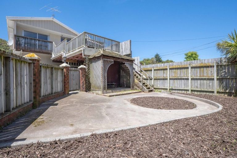 Photo of property in 6a Coates Street, Tawa, Wellington, 5028