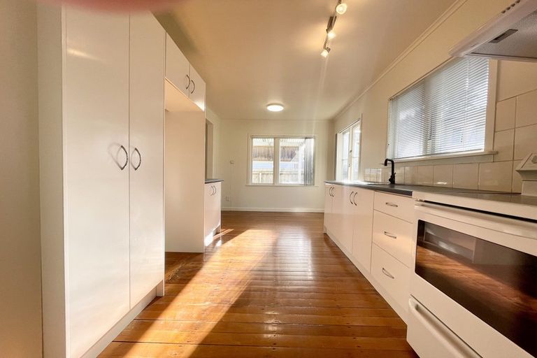 Photo of property in 11 Surrey Street, Manurewa, Auckland, 2102