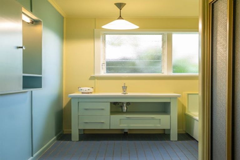 Photo of property in 18 Churchill Drive, Wilton, Wellington, 6035