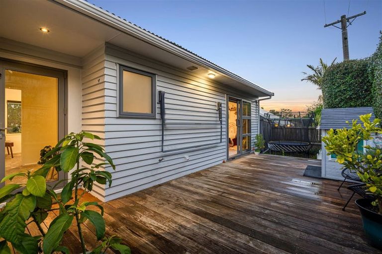 Photo of property in 1/16 Gordon Avenue, Milford, Auckland, 0620