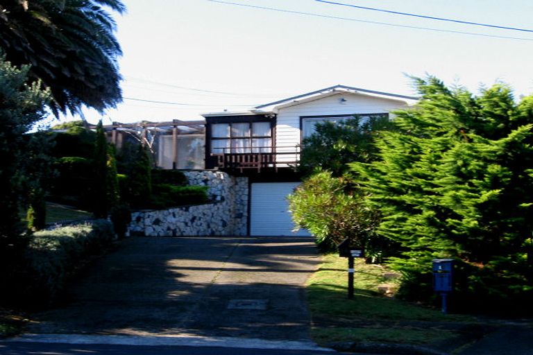 Photo of property in 18 Kawau Grove, Waikanae Beach, Waikanae, 5036