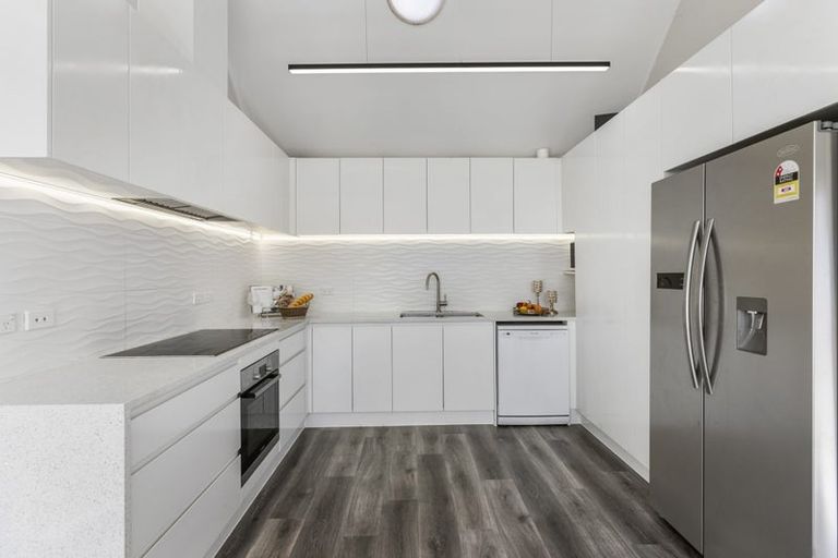 Photo of property in 22 Cairnbrae Court, Northcross, Auckland, 0632