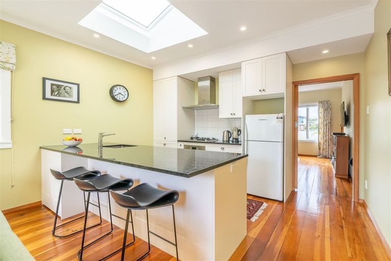 Photo of property in 13 Hinau Street, Eastbourne, Lower Hutt, 5013