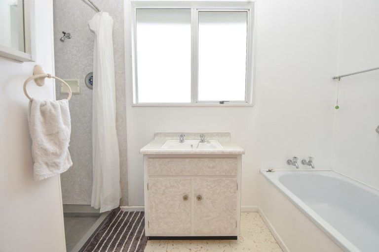 Photo of property in 6a Tait Place, Carterton, 5713