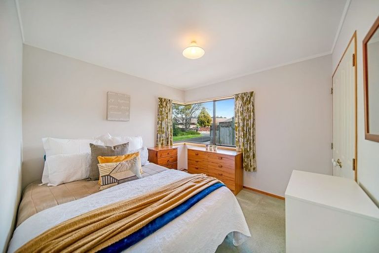 Photo of property in 2/47 Headcorn Place, Botany Downs, Auckland, 2010