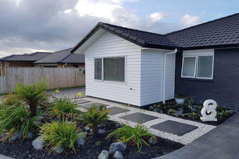 Photo of property in 44b Gilbransen Road, Kumeu, 0810
