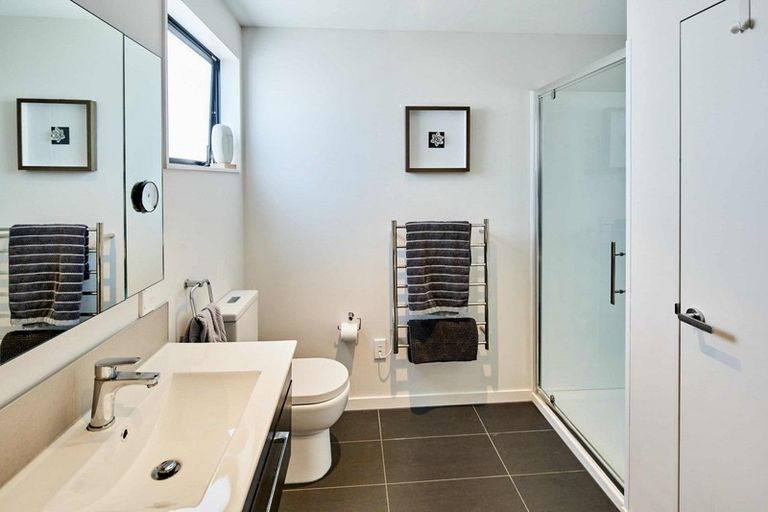 Photo of property in 15/6 Oswald Crescent, Paparangi, Wellington, 6037