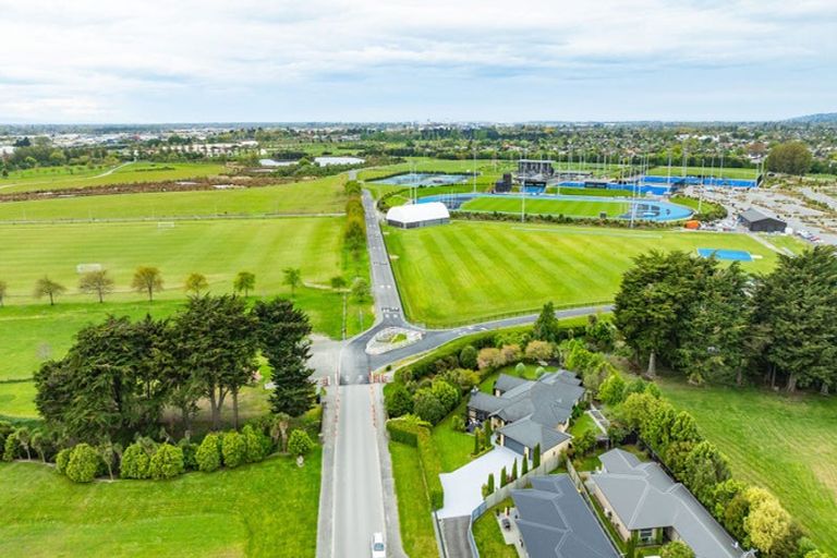 Photo of property in 100 Mcmahon Drive, Aidanfield, Christchurch, 8025