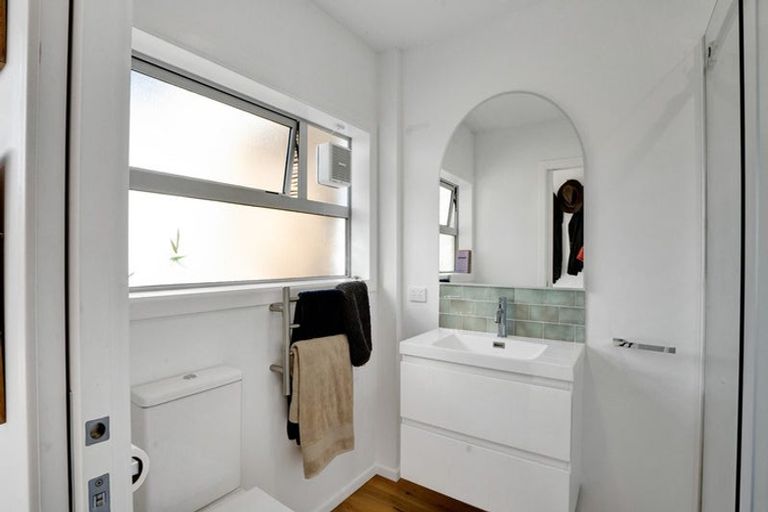 Photo of property in 17 Linda Street, Oakura, 4314