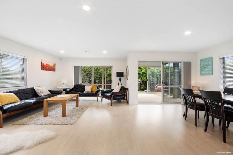 Photo of property in 626d Beach Road, Browns Bay, Auckland, 0630