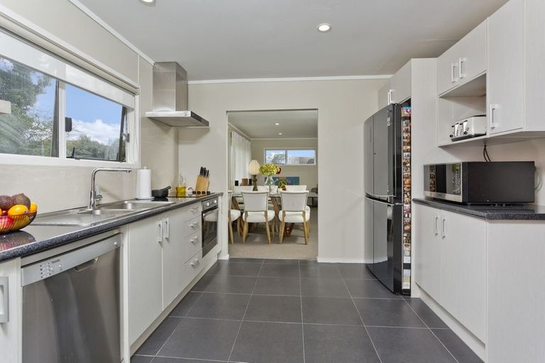 Photo of property in 11 Yule Place, Massey, Auckland, 0614