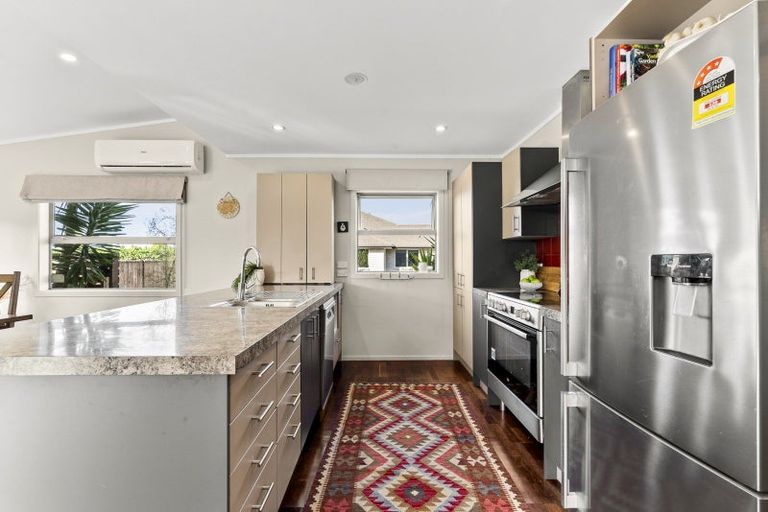 Photo of property in 23 Heta Road, Highlands Park, New Plymouth, 4312