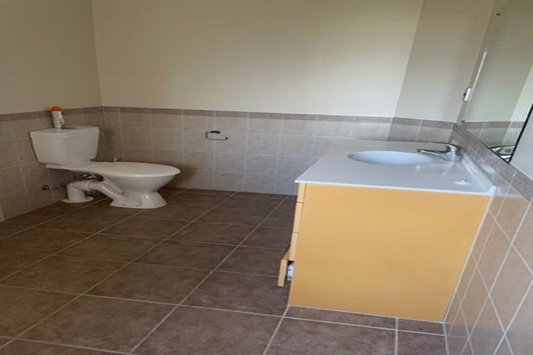 Photo of property in 28 Maypark Crescent, Flat Bush, Auckland, 2016