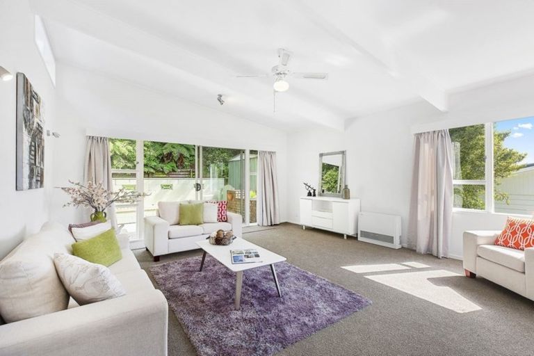 Photo of property in 6 Saint Annes Square, Tawa, Wellington, 5028