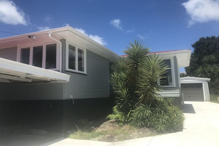 Photo of property in 2/14 Amberley Avenue, Te Atatu South, Auckland, 0610