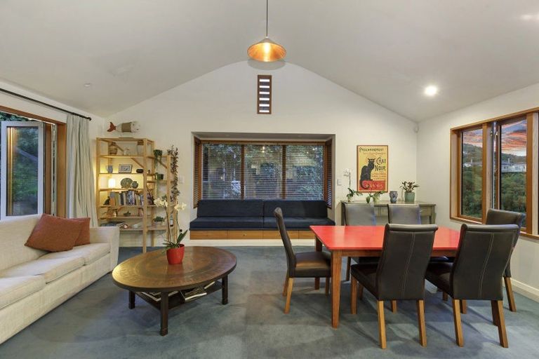 Photo of property in 12-12a Maungaraki Road, Korokoro, Lower Hutt, 5012