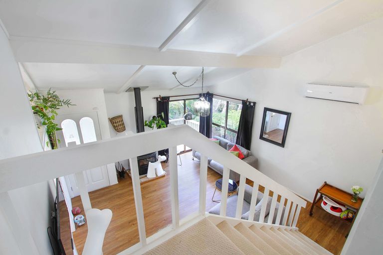 Photo of property in 2/39 Brunton Place, Glenfield, Auckland, 0629