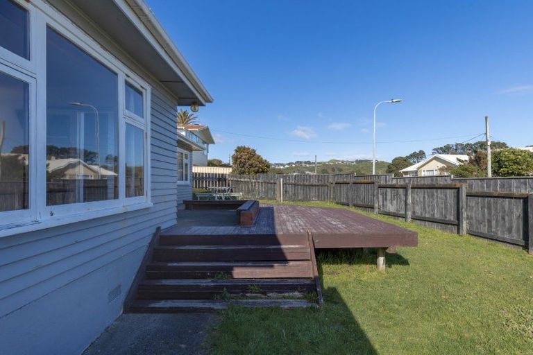 Photo of property in 8 Lambley Road, Titahi Bay, Porirua, 5022