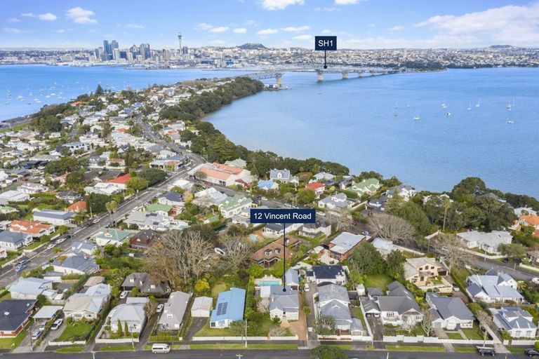 Photo of property in 12 Vincent Road, Northcote Point, Auckland, 0627