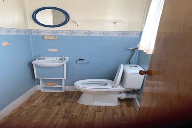 Photo of property in 20 Sullivan Avenue, Mangere Bridge, Auckland, 2022