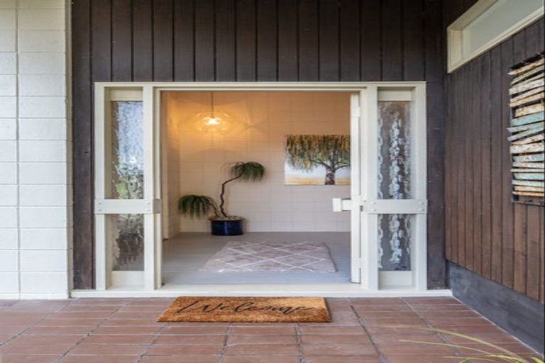 Photo of property in 13 Tyrian Close, Half Moon Bay, Auckland, 2012