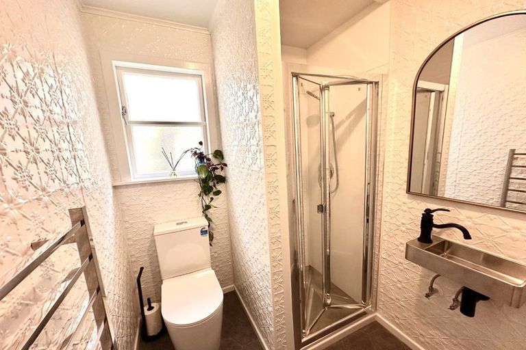 Photo of property in 35 Patanga Crescent, Thorndon, Wellington, 6011