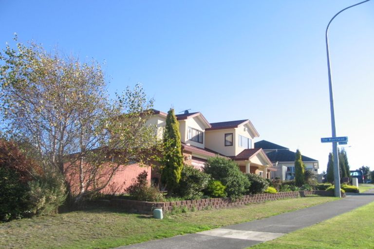 Photo of property in 46 Joseph Banks Drive, Whitby, Porirua, 5024
