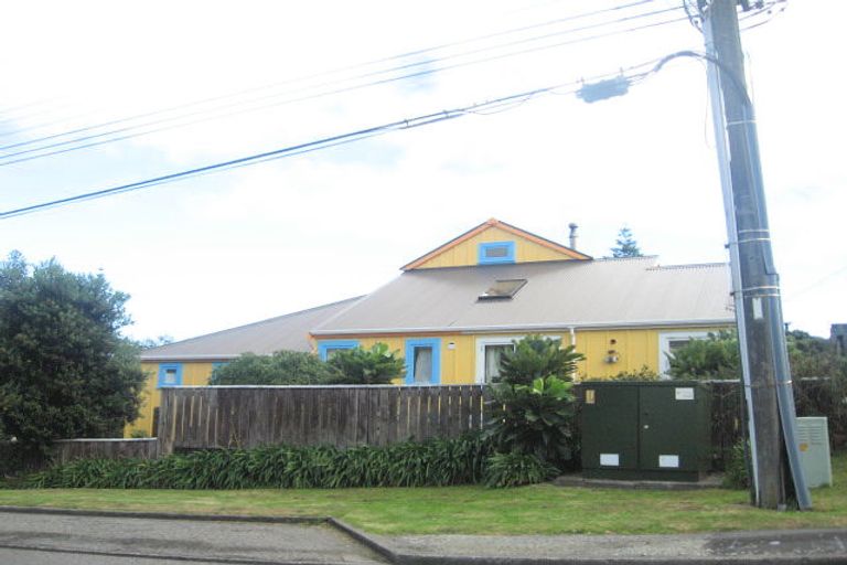Photo of property in 2 Ames Street, Paekakariki, 5034