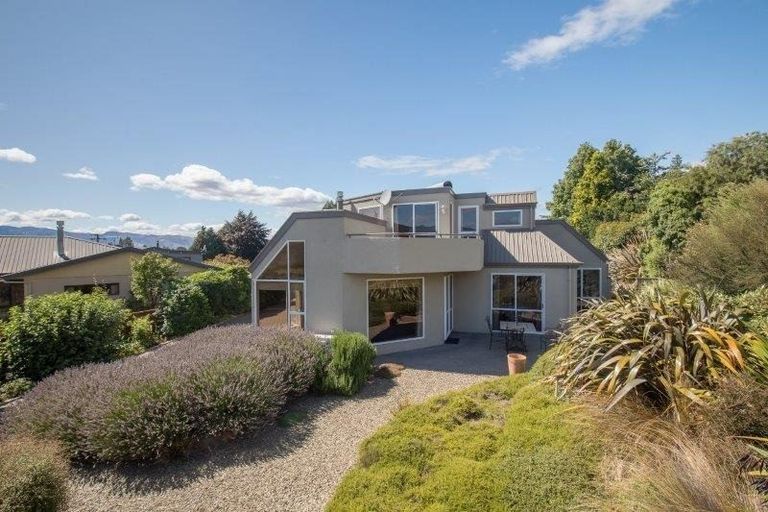 Photo of property in 61 Kennedy Crescent, Wanaka, 9305