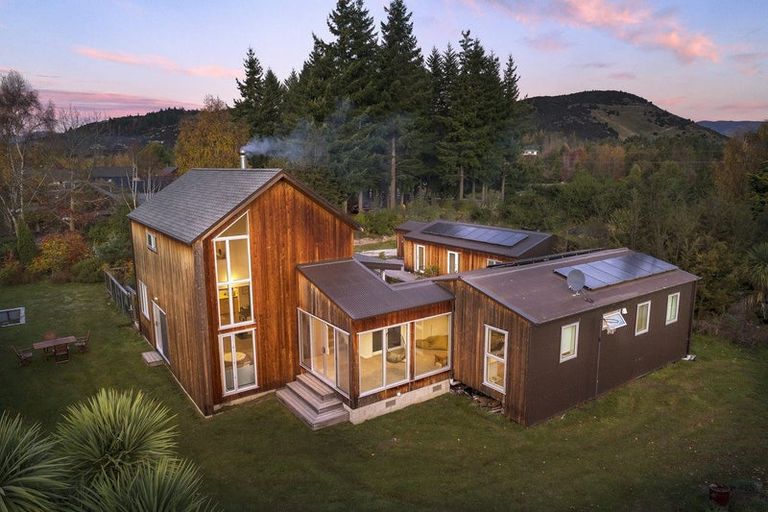 Photo of property in 2 Wineberry Lane, Wanaka, 9305