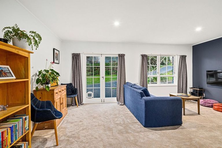 Photo of property in 2/220 East Coast Road, Forrest Hill, Auckland, 0620