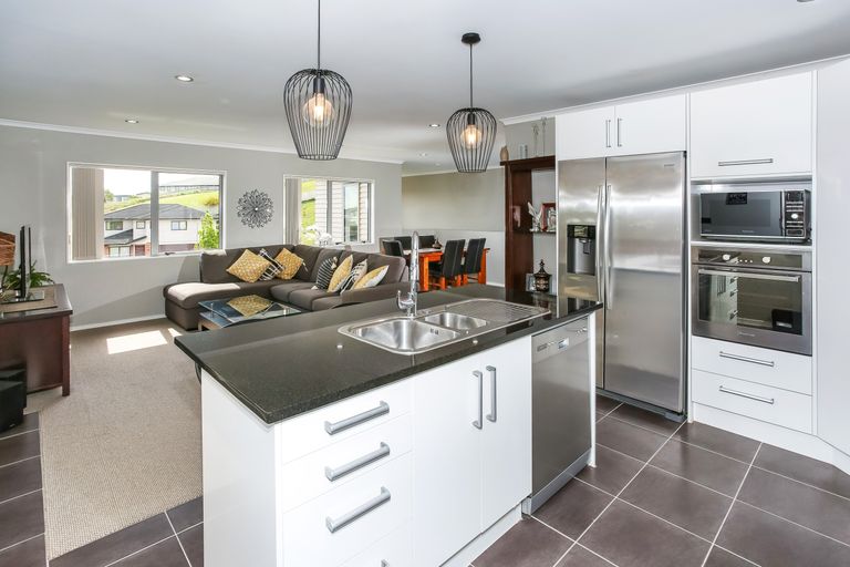 Photo of property in 36 Cape Vista Crescent, Pukekohe, 2120