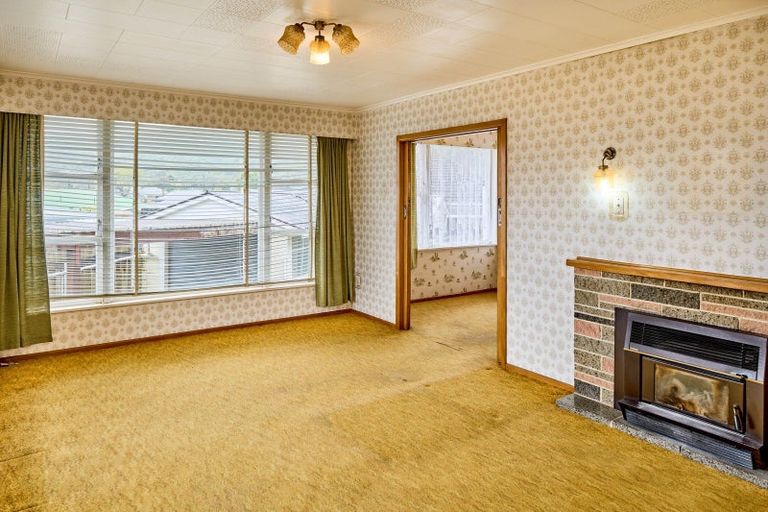 Photo of property in 2 Bella Grove, Naenae, Lower Hutt, 5011
