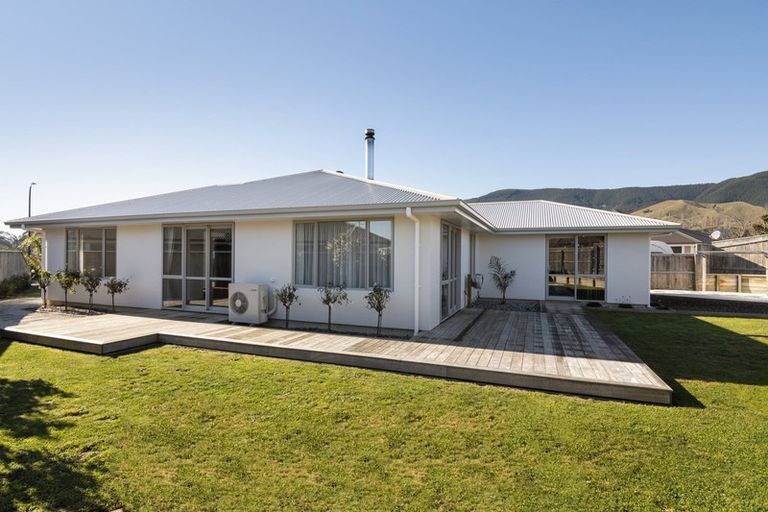 Photo of property in 16 Boysenberry Grove, Richmond, 7020